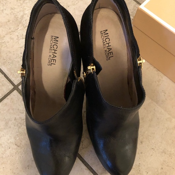 Michael Kors size 10 booties - Picture 3 of 5